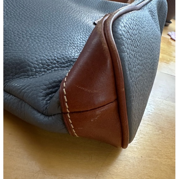 Dooney and Bourke Grey Pebble Crossbody Purse Handbag Gently Used - Picture 4 of 10